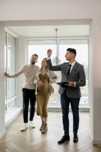 how to be a real estate agent